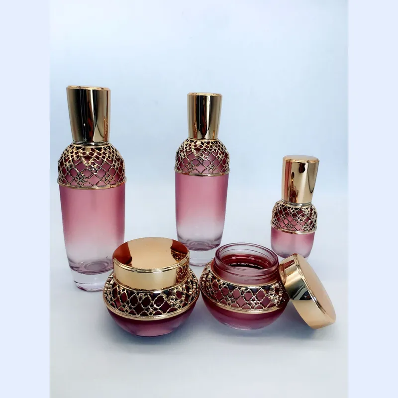 Bộ chai xịt thủy tinh + hũ kem hồng hoa văn vàng 120ml – mã NXG0610