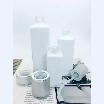 Bộ chai xịt thủy tinh + hũ kem trắng vuông nắp bạc 150ml – ảnh 4