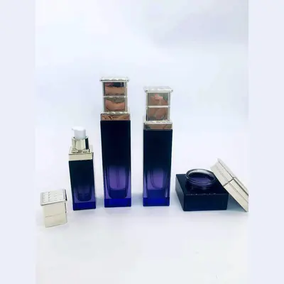 Bộ chai xịt thủy tinh + hũ kem tím than vuông nắp vàng 120ml – ảnh 3