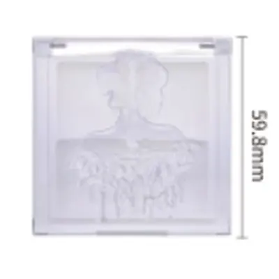 Hộp phấn vuông nắp chạm nổi chân dung 59.8mm – mã NXM1031