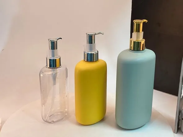 Ba chai vòi bơm trong suốt, vàng và xanh pastel vòi mạ vàng